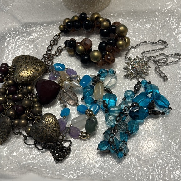Assorted/bundled Costume Jewelry - Picture 2 of 3